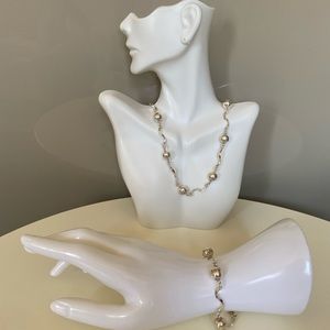 Beautiful silver necklace and bracelet set